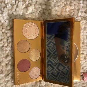 💋🎉HOST PICK 🥂🎀NIB Becca go for the glow!!